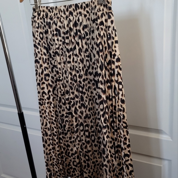 Sadie and Love cheeta print midi skirt, size medium - Picture 2 of 5